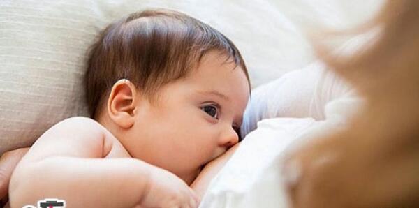 عکس شیر دادن به بچه