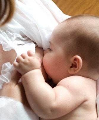عکس شیر دادن به بچه