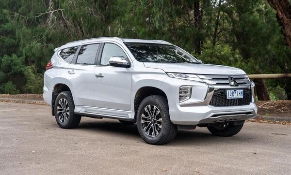 عکس ماشین mitsubishi pajero4door