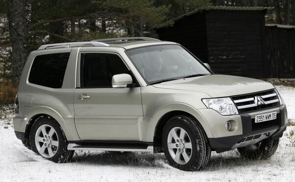 عکس ماشین mitsubishi pajero4door
