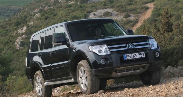 عکس ماشین mitsubishi pajero4door
