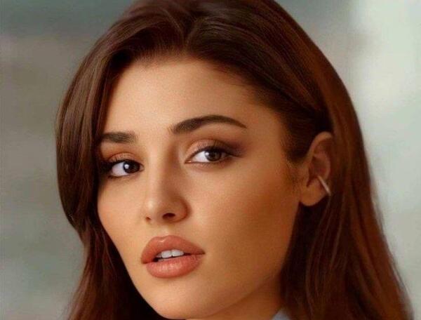 عکس دهمین زن ثروتمند دنیا