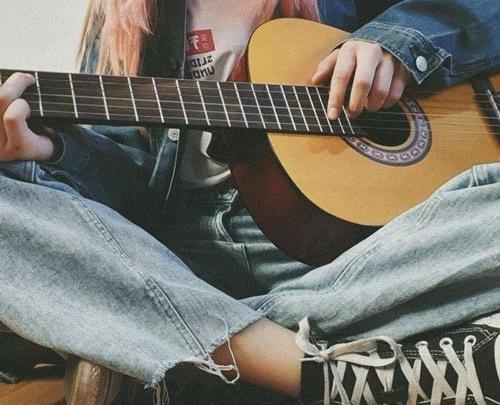 عکس دخترونه شیک با گیتار