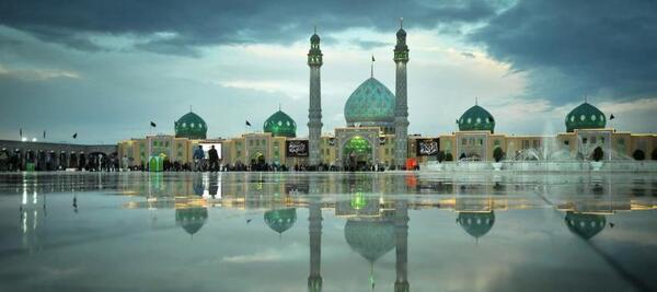 عکس امام زمان در حال نماز خواندن