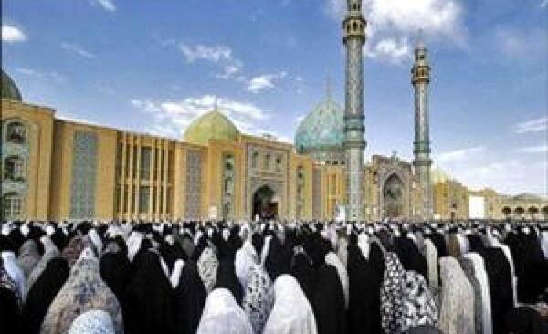 عکس امام زمان در حال نماز خواندن