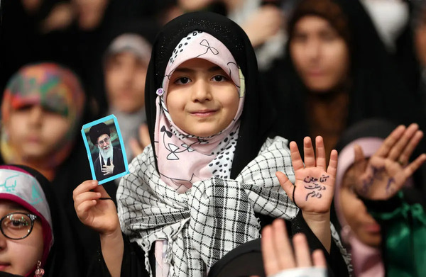 عکس دختر ضد انقلاب