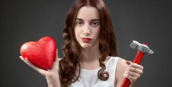 عکس مفهومی قلب شکسته
