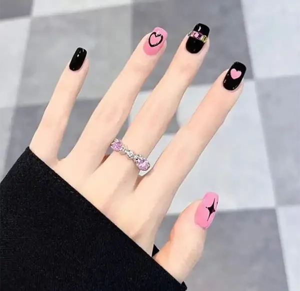 عکس لاک ژل بلک پینک