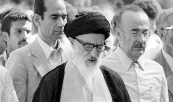 عکس آیت الله طالقانی در مجلس