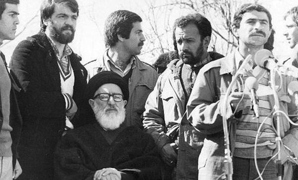 عکس آیت الله طالقانی در مجلس