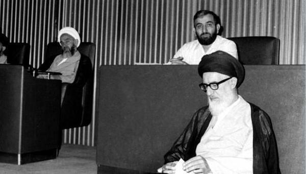 عکس آیت الله طالقانی در مجلس