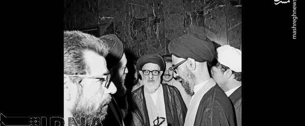 عکس آیت الله طالقانی در مجلس