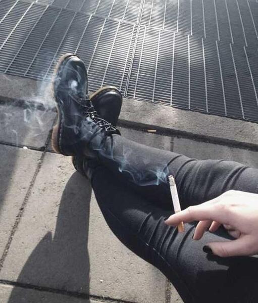 عکس سیگار فیک دخترونه