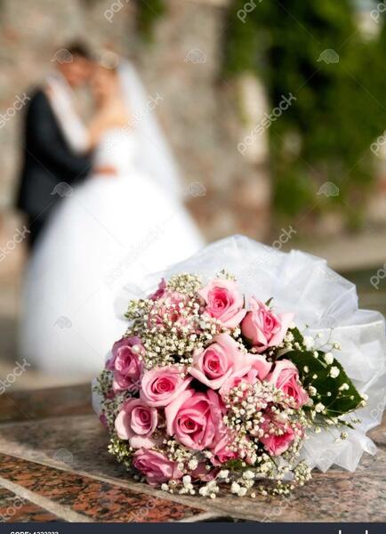 عکس دست عروس و داماد روی گل