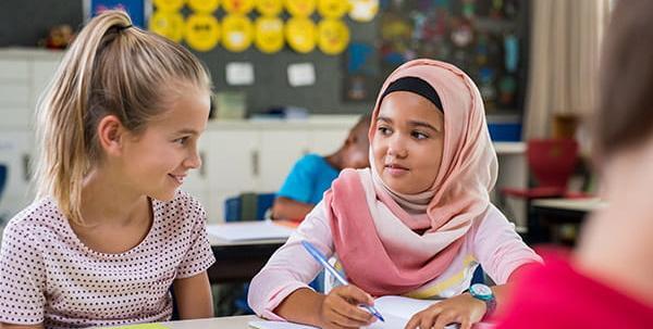 عکس دانش آموز دختر با حجاب