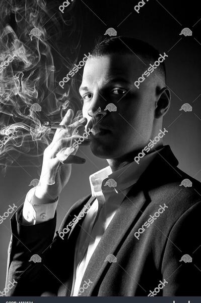 عکس سیگار در دست