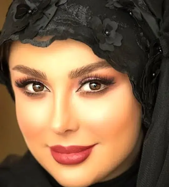 عکس پای نیوشا ضیغمی در فیلم در چشم باد