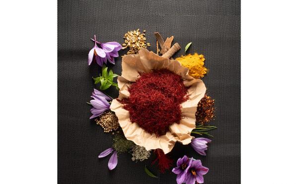 عکس زعفران برای تبلیغات