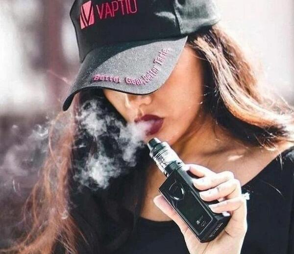 عکس دختر خوشگل با نیم تنه