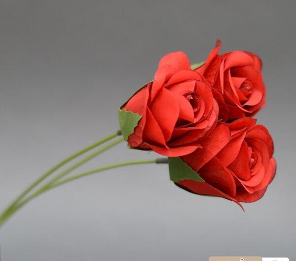 عکس گل رز پلاستیکی