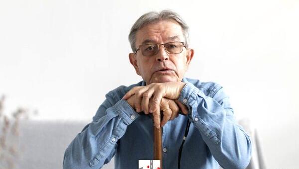 عکس مرد ناراحت و غمگین