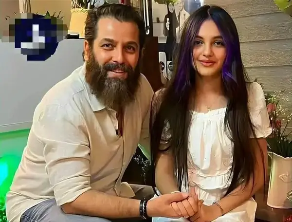 عکس امیر رضا دلاوری با خانواده