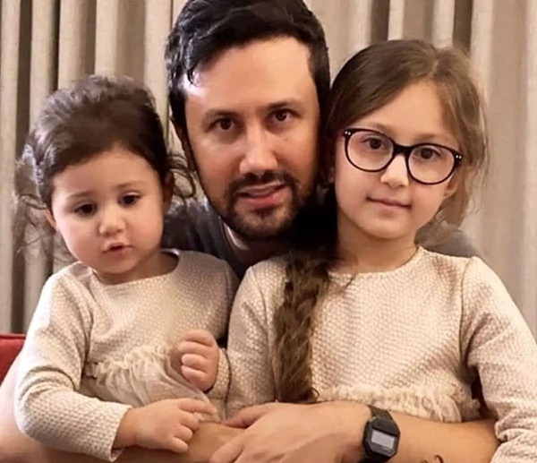 عکس امیر رضا دلاوری با خانواده