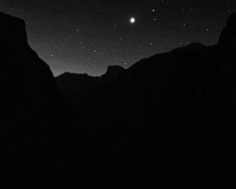 عکس پروفایل ماه سیاه سفید