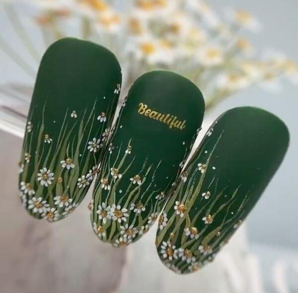 عکس مدل ناخن گل بابونه