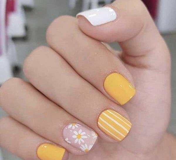عکس مدل ناخن گل بابونه