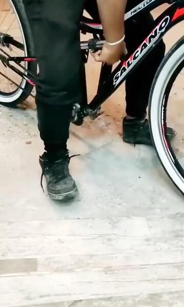 عکس دوچرخه کف خواب