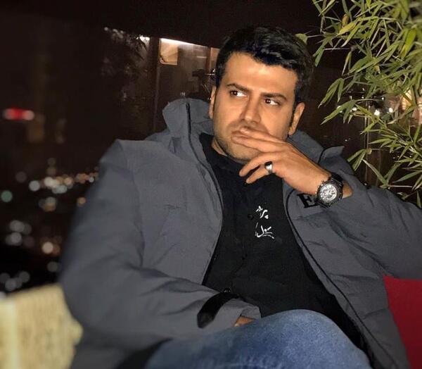 عکس روزبه حصاری و خانواده