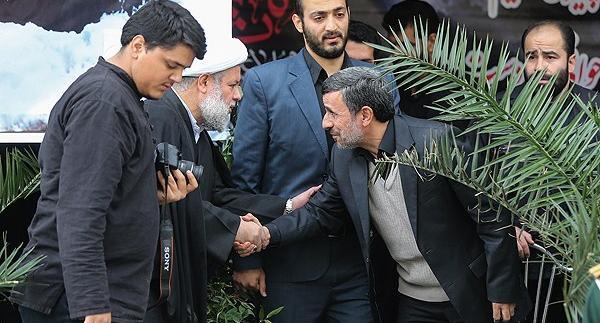 عکس علی کریمی با احمدی نژاد