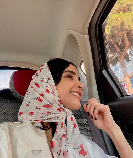 عکس رسمی الهه حصاری
