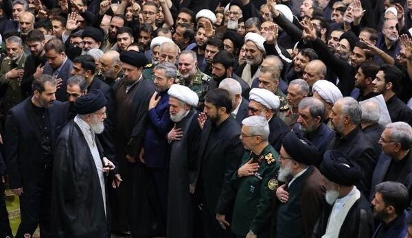عکس رئیسی نماز