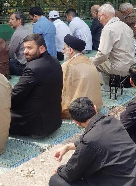 عکس رئیسی نماز