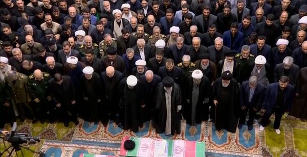 عکس رئیسی نماز