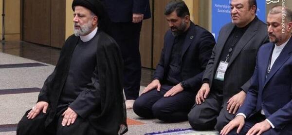 عکس رئیسی نماز