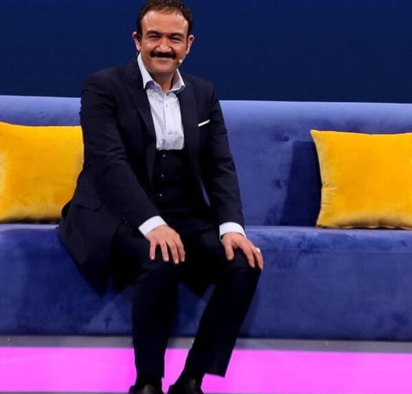 عکس مجری برنامه ی اعجوبه ها