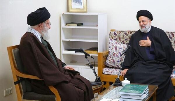 عکس رئیسی و خامنه ای و خمینی