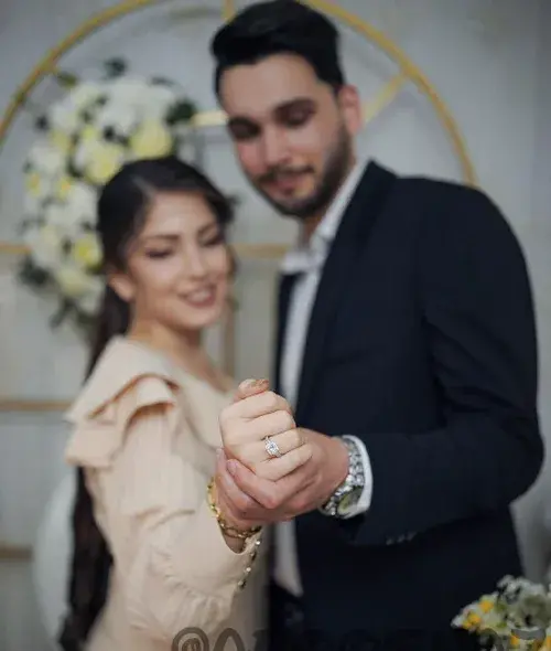 ژست عکس دونفره در محضر