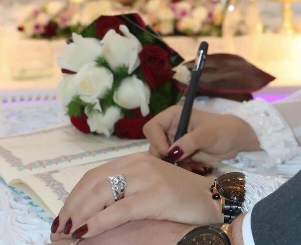 ژست عکس دونفره در محضر