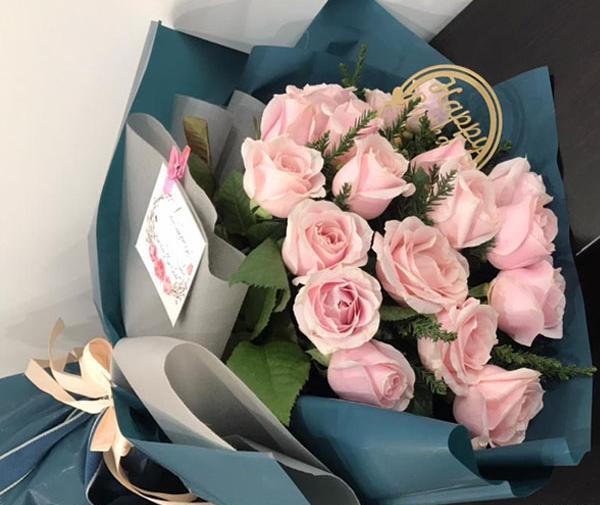 عکس گل رز زنبوری