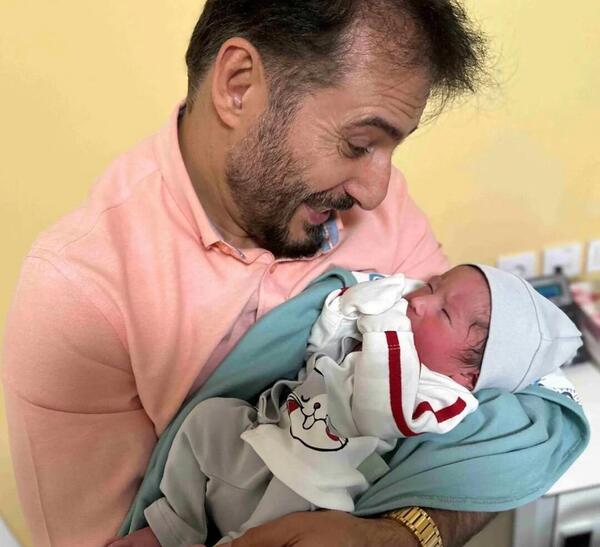 عکس سید جواد هاشمی با خانواده
