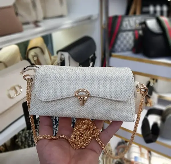 عکس کیف دستی طلایی