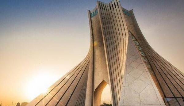 عکس تاتو کار حرفه ای بدن در غرب تهران