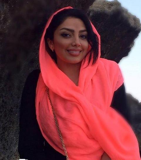 عکس مهسا کامیابی با لباس خانگی