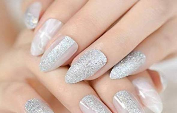 عکس مدل ناخن سفید اکلیلی