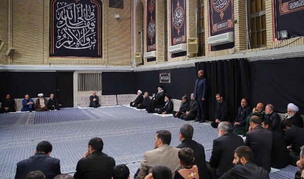 عکس رهبر در عزاداری محرم