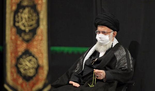 عکس رهبر در عزاداری محرم